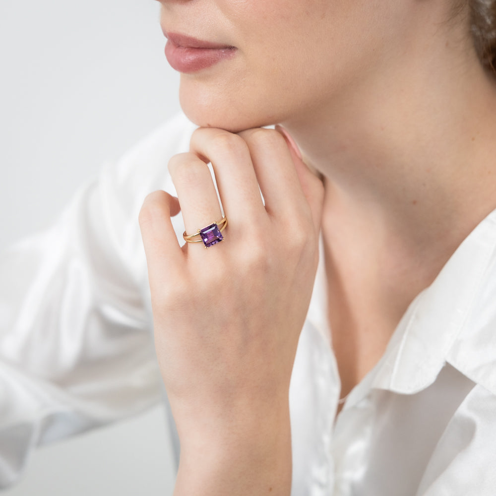 9ct Yellow Gold Ring with Split Shank, Claw Set Natural Amethyst in Ascher Cut