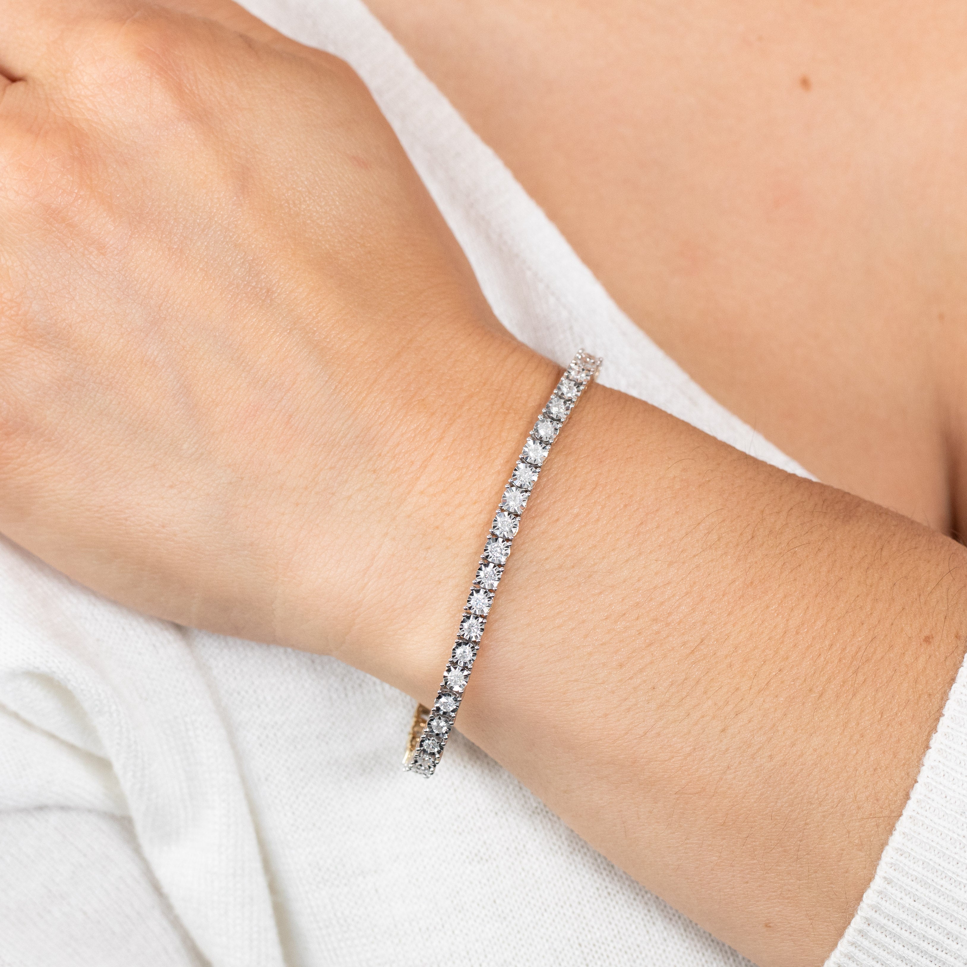 Gorgeous 2-Carat Diamond Tennis Bracelet in 9ct Yellow Gold