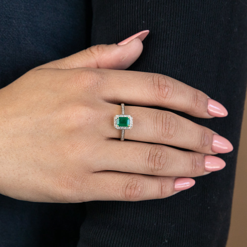 Exquisite 9 Carat Yellow Gold Ring Featuring a 1 Carat Natural Emerald and 0.15 Carat Diamonds