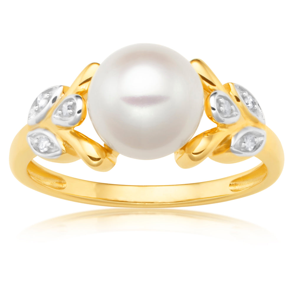 9ct Yellow Gold Ring with Freshwater Pearls and Leaf - Shaped Diamond Pattern