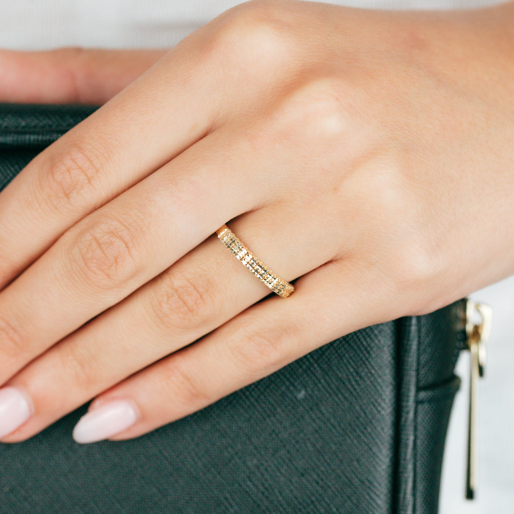 Exquisite 9ct Yellow Gold Ring for Timeless Elegance