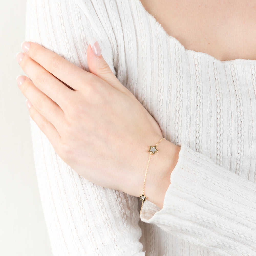 19cm 9-carat Yellow Gold Bracelet Featuring Mother-of-Pearl Stars