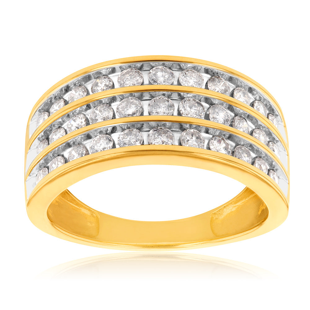 Exquisite 10ct Yellow Gold Ring with 1 Carat Diamond