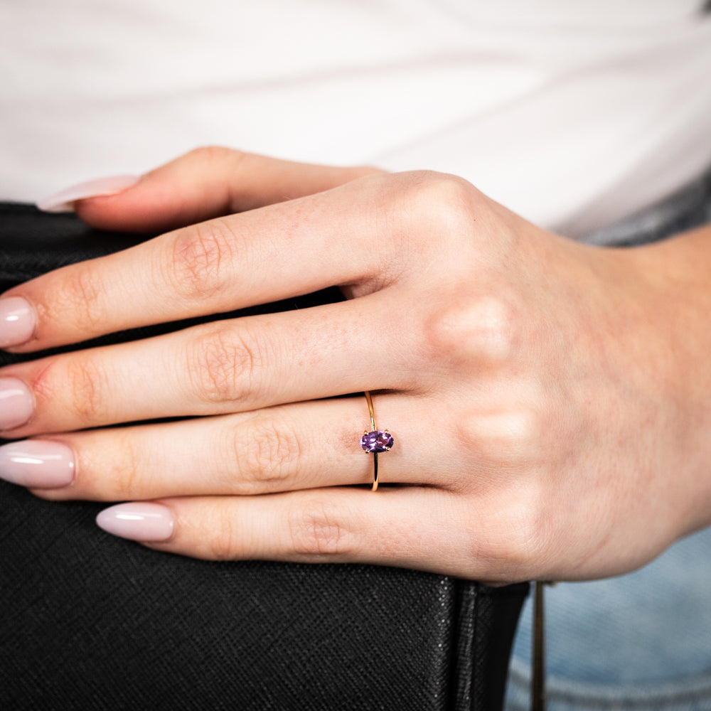 Exquisite 9 Carat Yellow Gold Ring Featuring a 6x4mm Oval 0.39 Carat Amethyst Gemstone