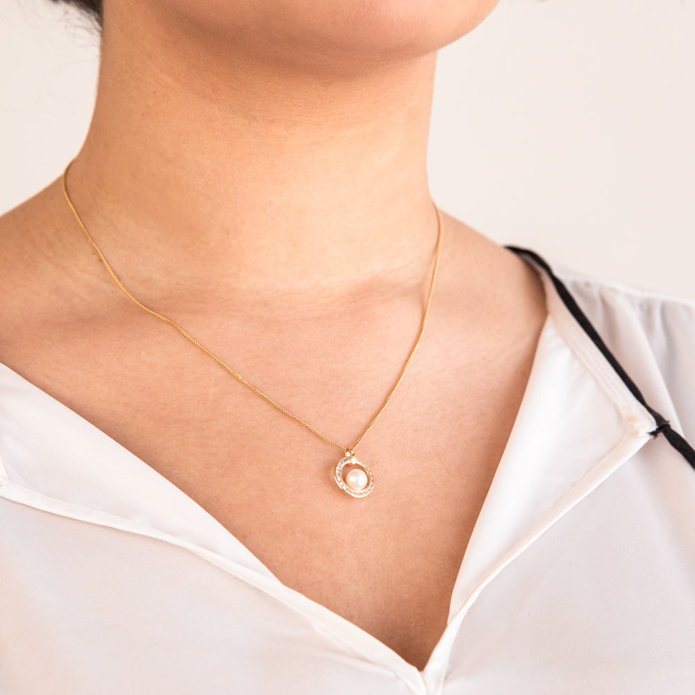 Stunning 9 Carat Yellow Gold 6mm Freshwater Pearl and Cubic Zirconia Necklace Pendant