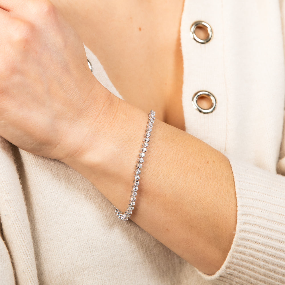 Exquisite 14 Carat White Gold Diamond Tennis Bracelet with 51 Sparkling Diamonds Totaling 2 Carats and 18cm in Length