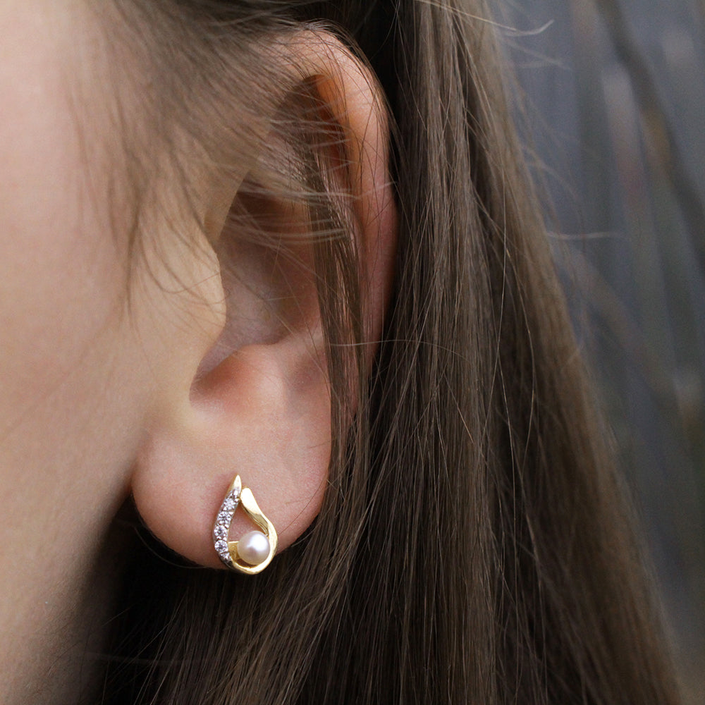 Gorgeous 9ct Yellow Gold Studs with 3.5 - 4mm Freshwater Pearls and Zirconia