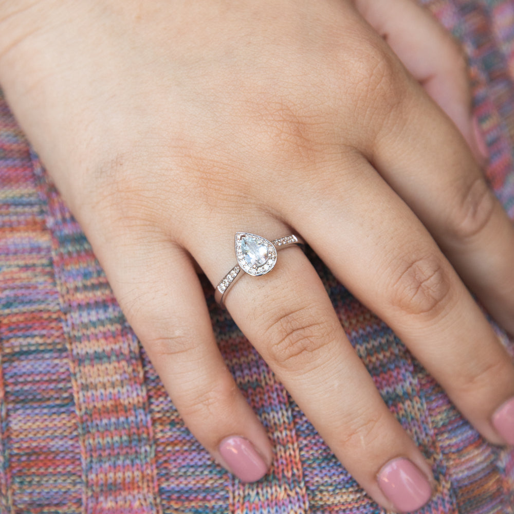 Exquisite 9ct White Gold Ring with 0.65ct Pear Cut Aquamarine and 0.20 Carat Diamonds