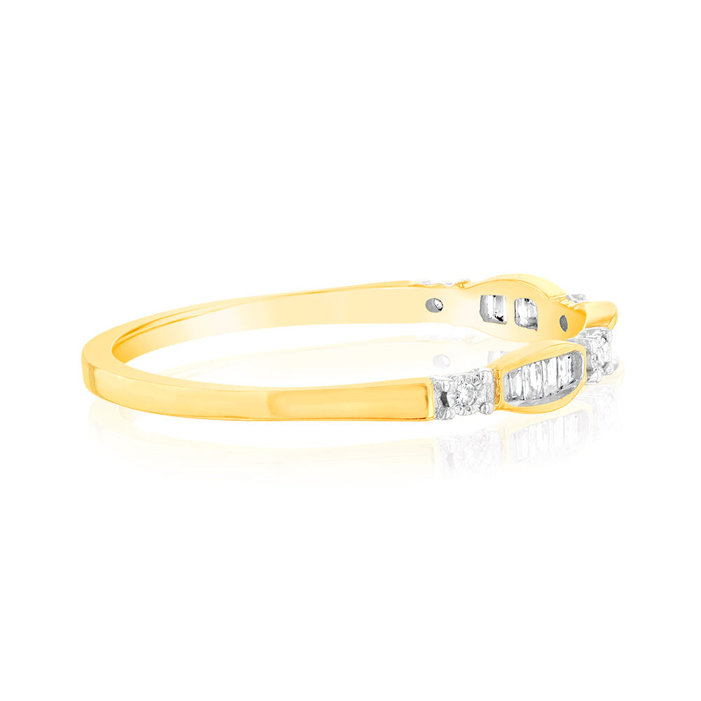 Stunning 10-Carat Yellow Gold Diamond Engagement Ring