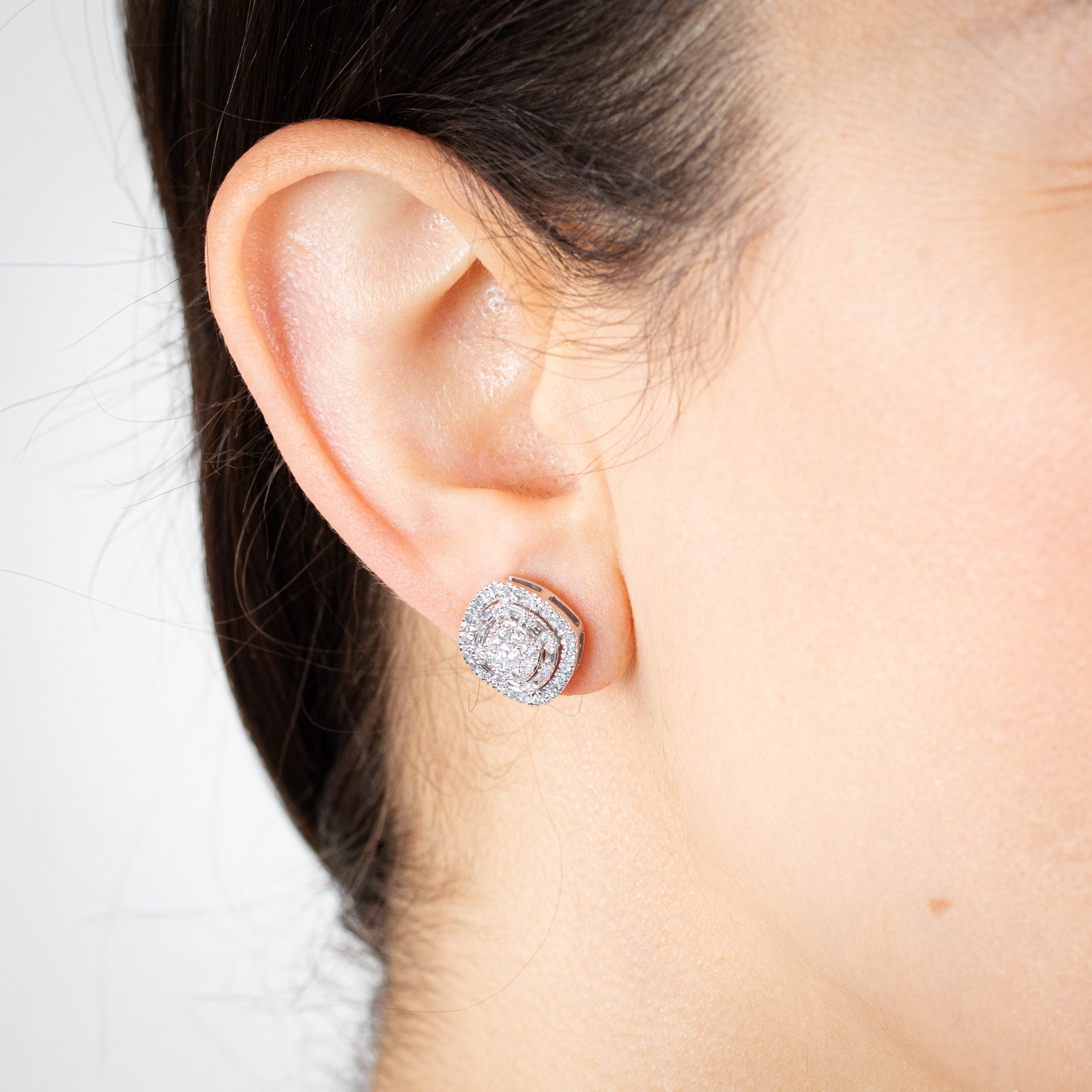 Exquisite 0.95 Carat Diamond Cluster Stud Earrings for Timeless Glamour