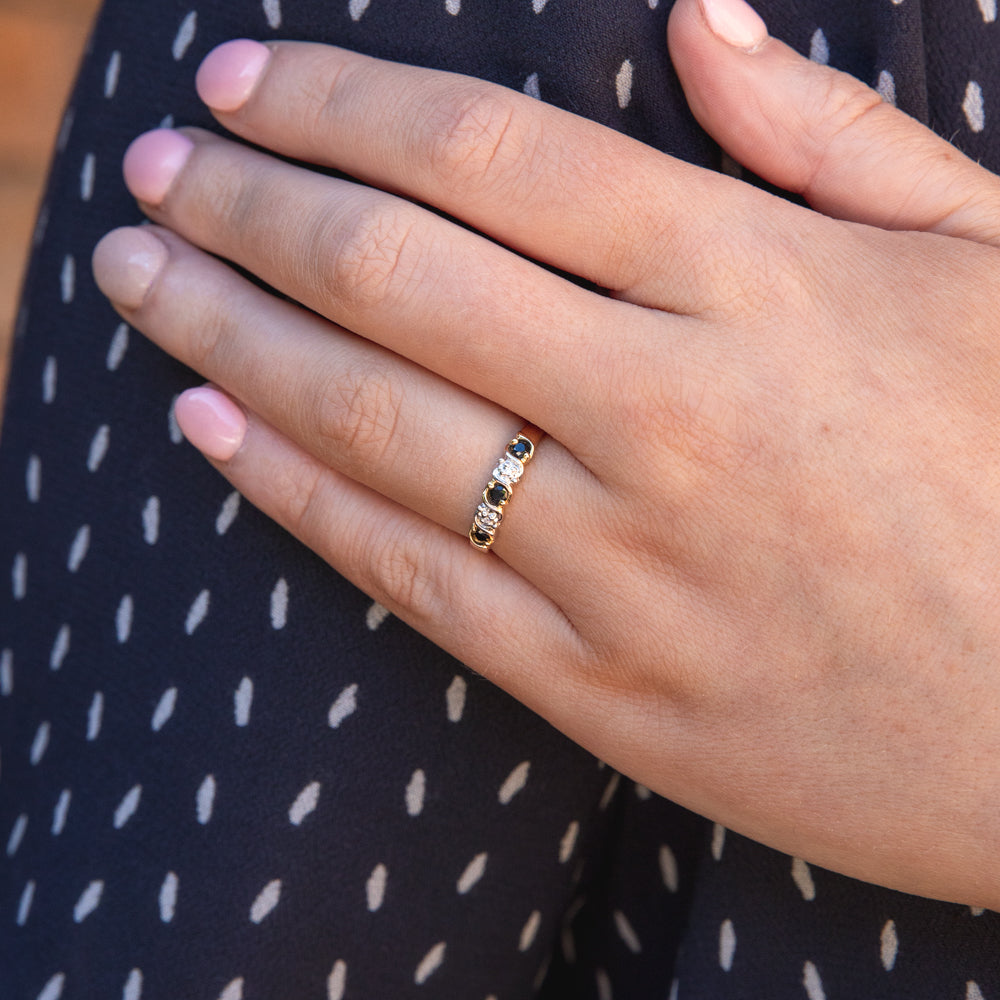 Stunning 9ct Yellow Gold Ring Featuring Exquisite Diamonds and Natural Black Sapphires