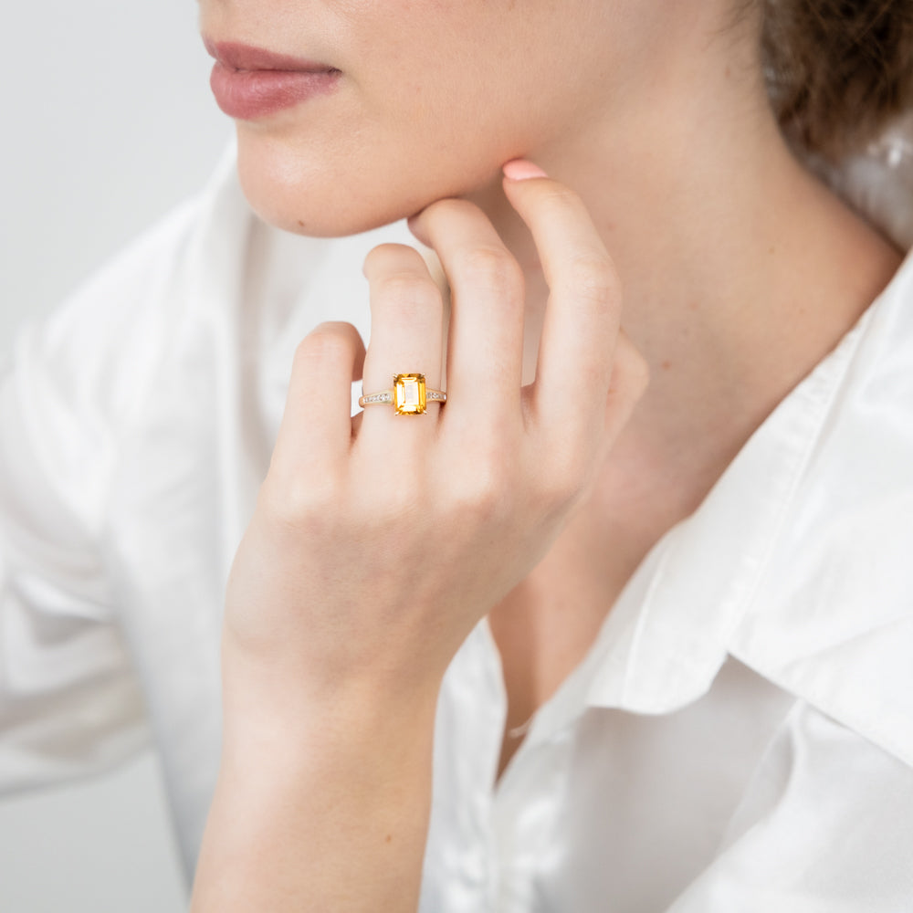 Stunning 9ct Yellow Gold Ring Featuring Emerald Cut Citrine and Channel Set Diamonds