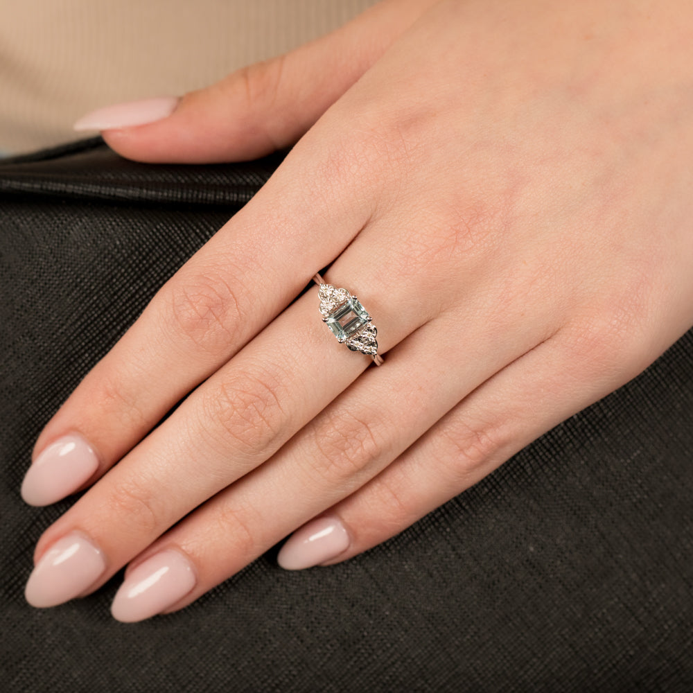 Stunning 9ct White Gold Ring with Natural Aquamarine and Diamonds