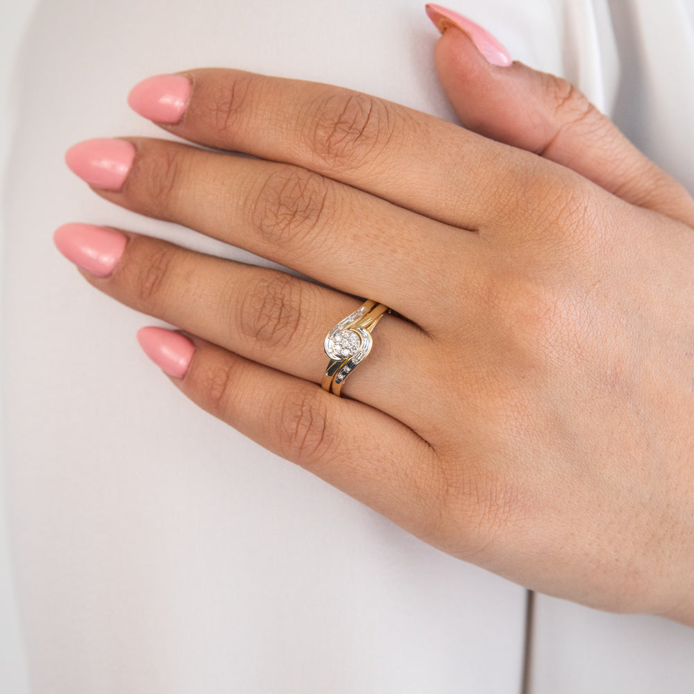 Exquisite 9ct Yellow Gold Two - Ring Bridal Jewelry Set Adorned with 0.15 Carats of Light Champagne - Hued Diamonds