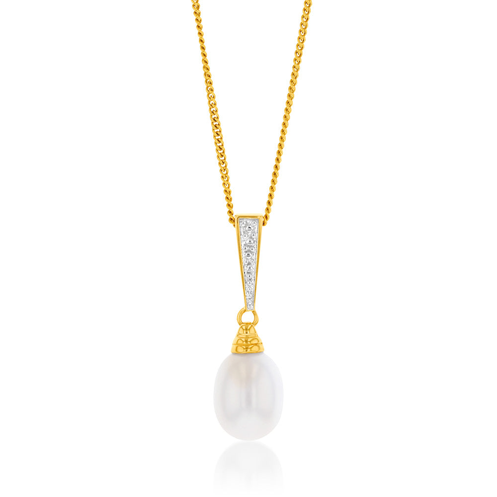 9-carat Yellow Gold and Freshwater White Pearl Necklace Pendant