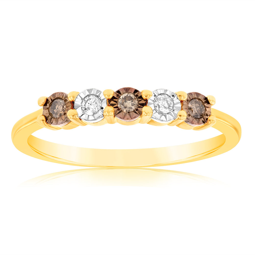 Exquisite 9ct Yellow Gold Ring Featuring Australian Champagne Diamond and 2 Brilliant White Diamonds
