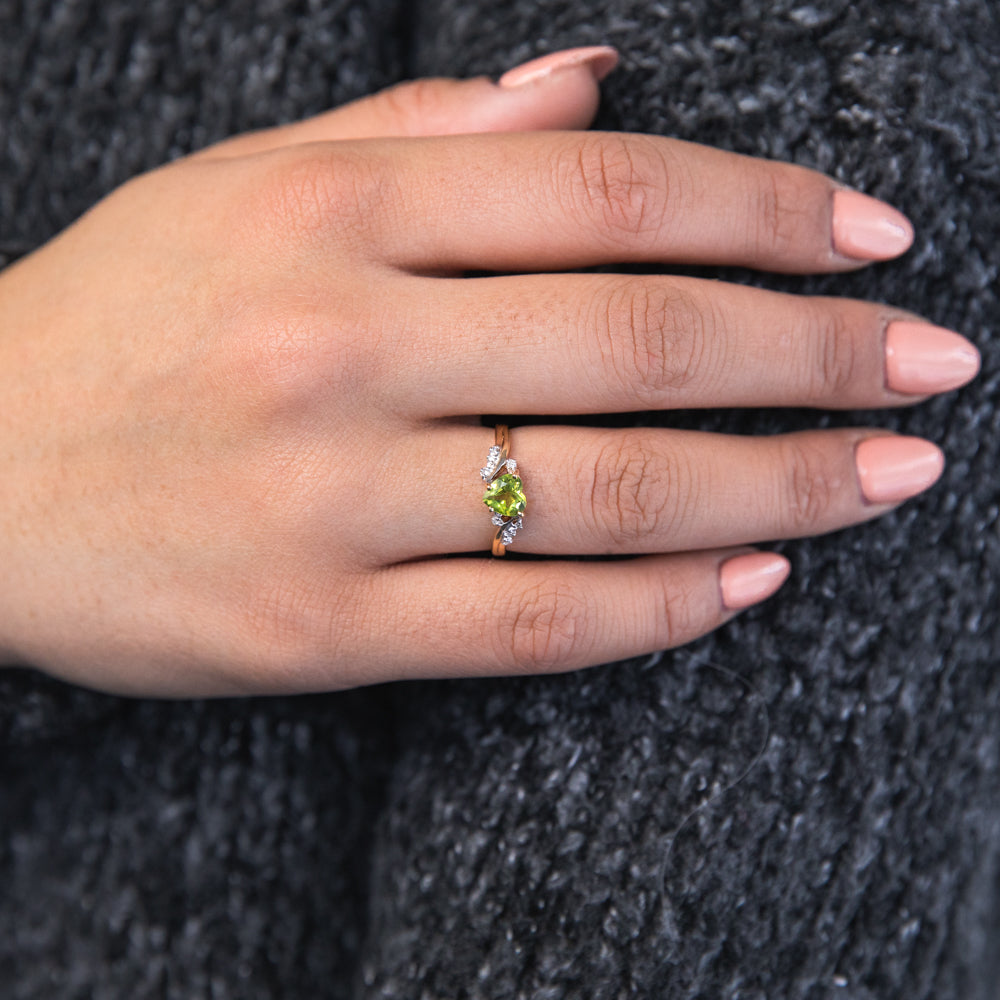 Stunning 9ct Yellow Gold Heart Ring with Peridot and Diamonds