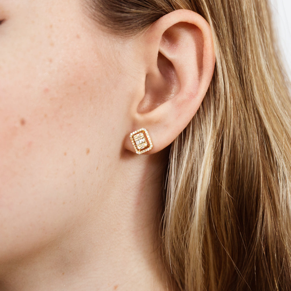 Stunning 14 Carat Yellow Gold 1/2 Carat Diamond Stud Earrings for Elegant Jewelry Lovers