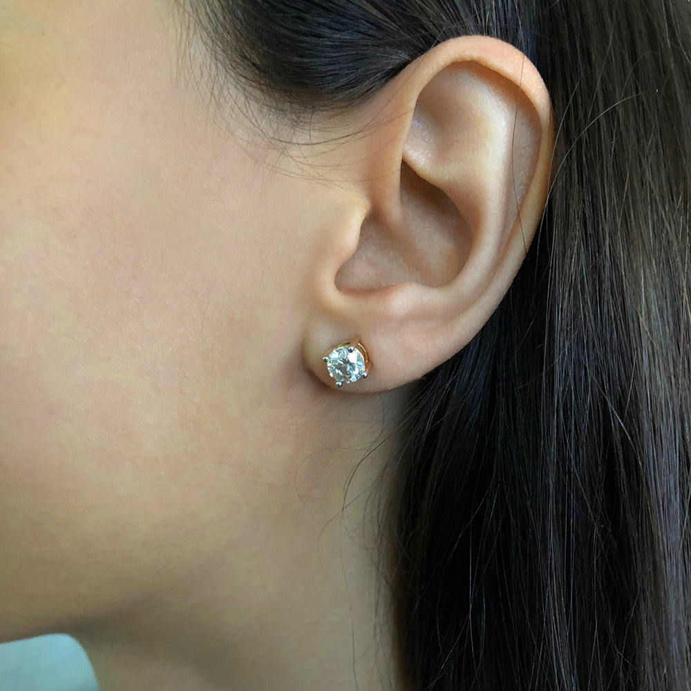 Exquisite 9 Carat Yellow Gold Set with 2.00 Carat Diamond Stud Earrings for Elegant Jewelry Lovers