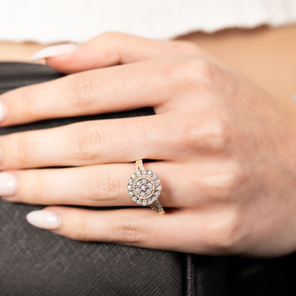 Stunning 9ct Yellow Gold Lab - Grown Cluster Diamond Luminescent Ring