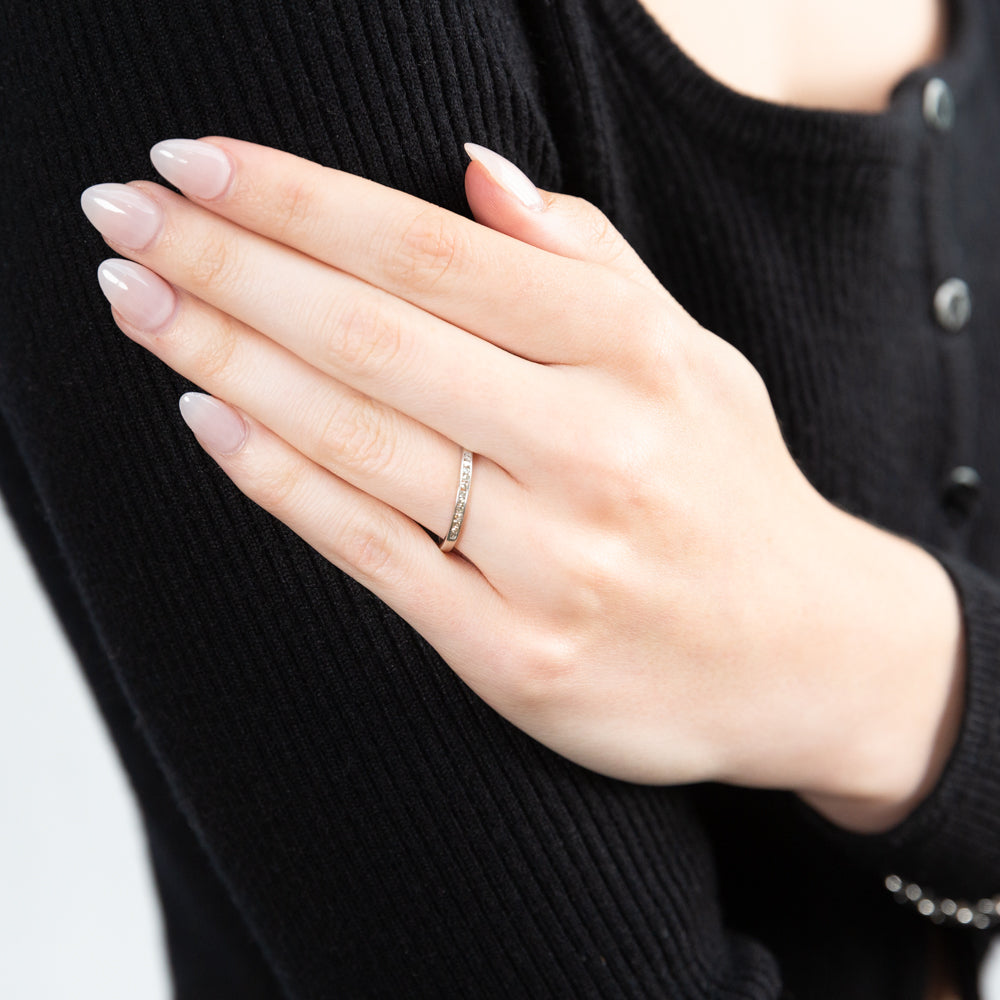 9ct White Gold Ring Set with 12 Sparkling Brilliant Diamonds