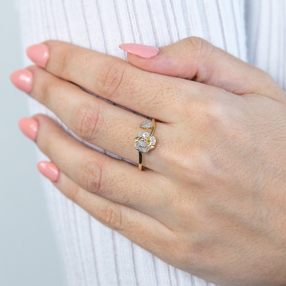 Stunning 9ct Yellow Gold Diamond Bead Ring for a Captivating Look