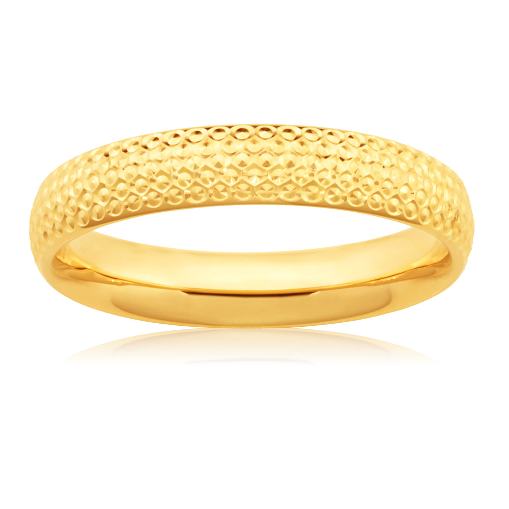 Stylish 9ct Yellow Gold Ring with Captivating Dicut Pattern