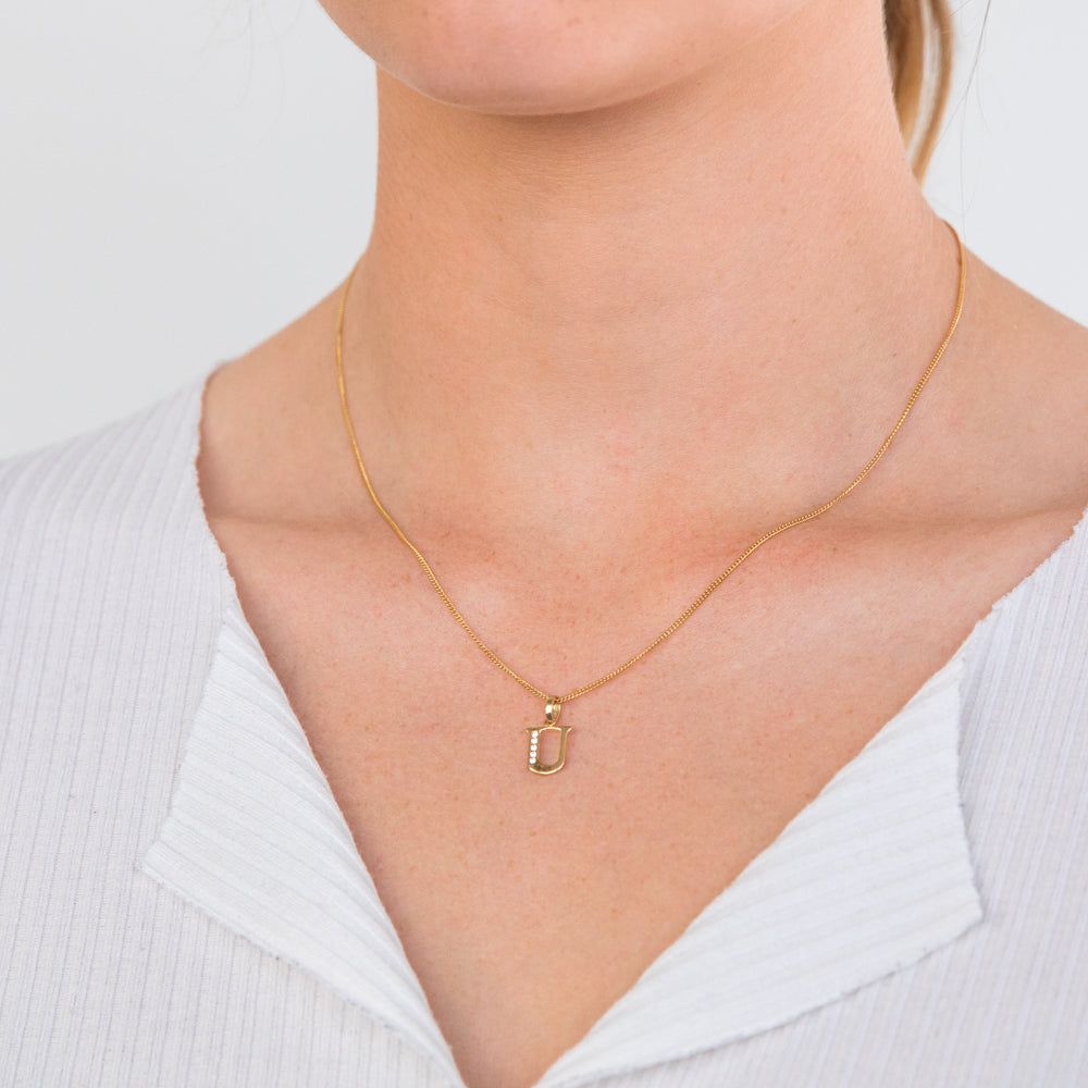 Unisex 9ct Yellow Gold Zirconia-Embellished Initial U Pendant