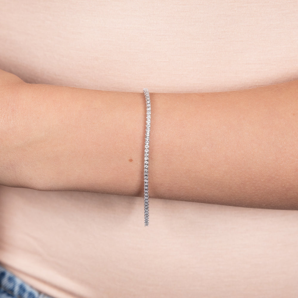 Half-Carat Luminescent Laboratory-Grown Diamond 17.5cm Tennis Bracelet Crafted in 9-Carat White Gold, A Stunning Jewelry Piece