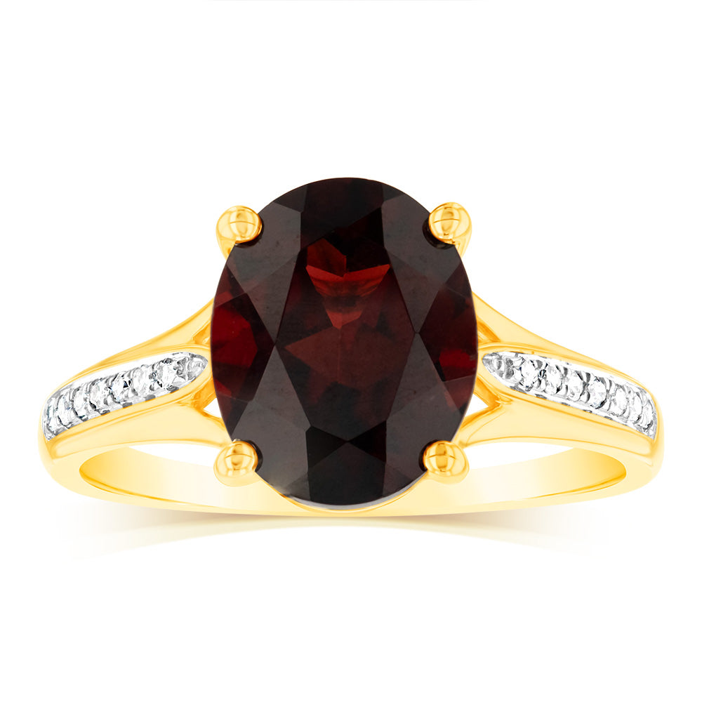 Elegant 9ct Yellow Gold Dress Ring Featuring 3.10 Carat Garnet and 14 Sparkling Diamonds