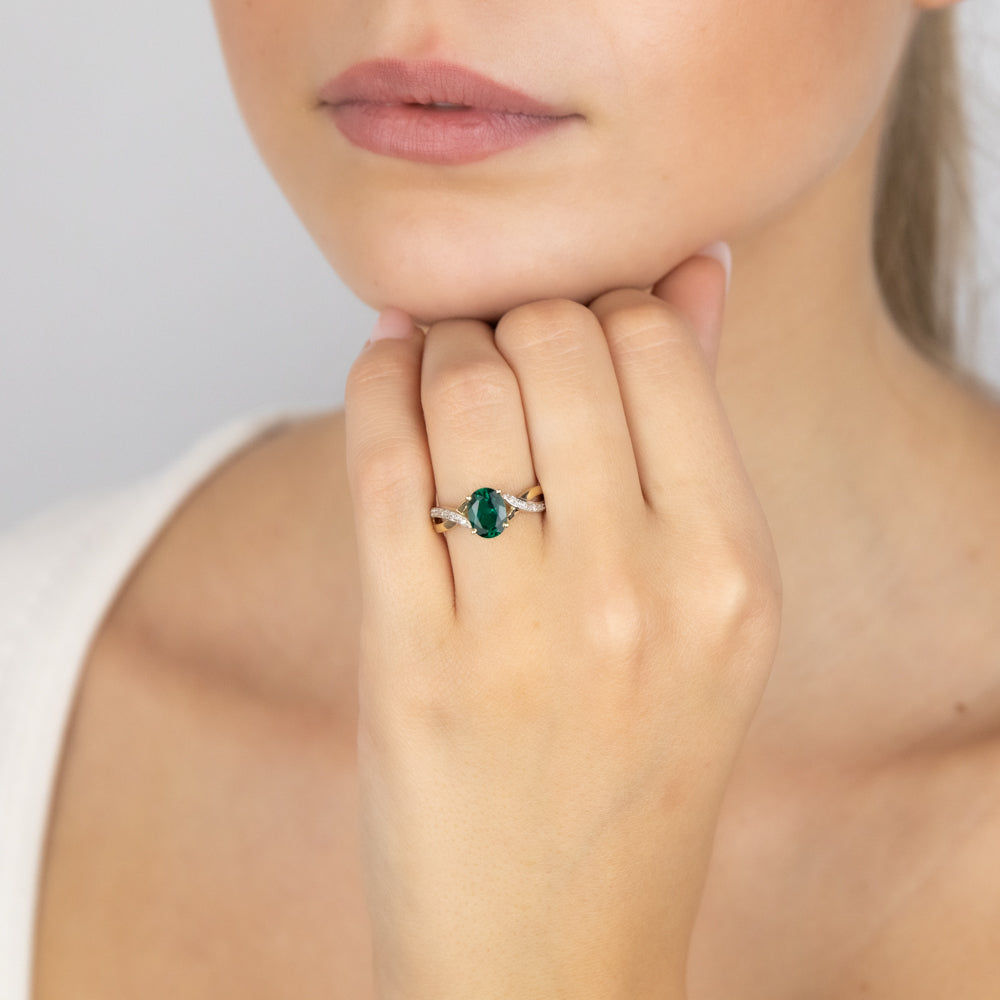Stunning 9ct Yellow Gold Ring Featuring 1.8 Carat Lab - Created Emerald and 10 Shining Diamonds