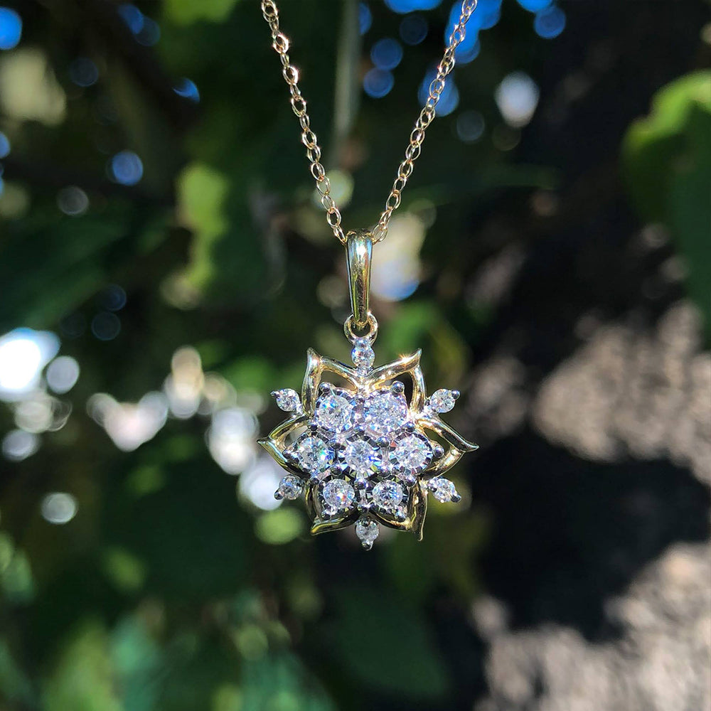 Exquisite 9ct Yellow Gold 1/4 Carat Diamond Pendant with a 45cm 9ct Yellow Gold Chain for Jewelry Lovers
