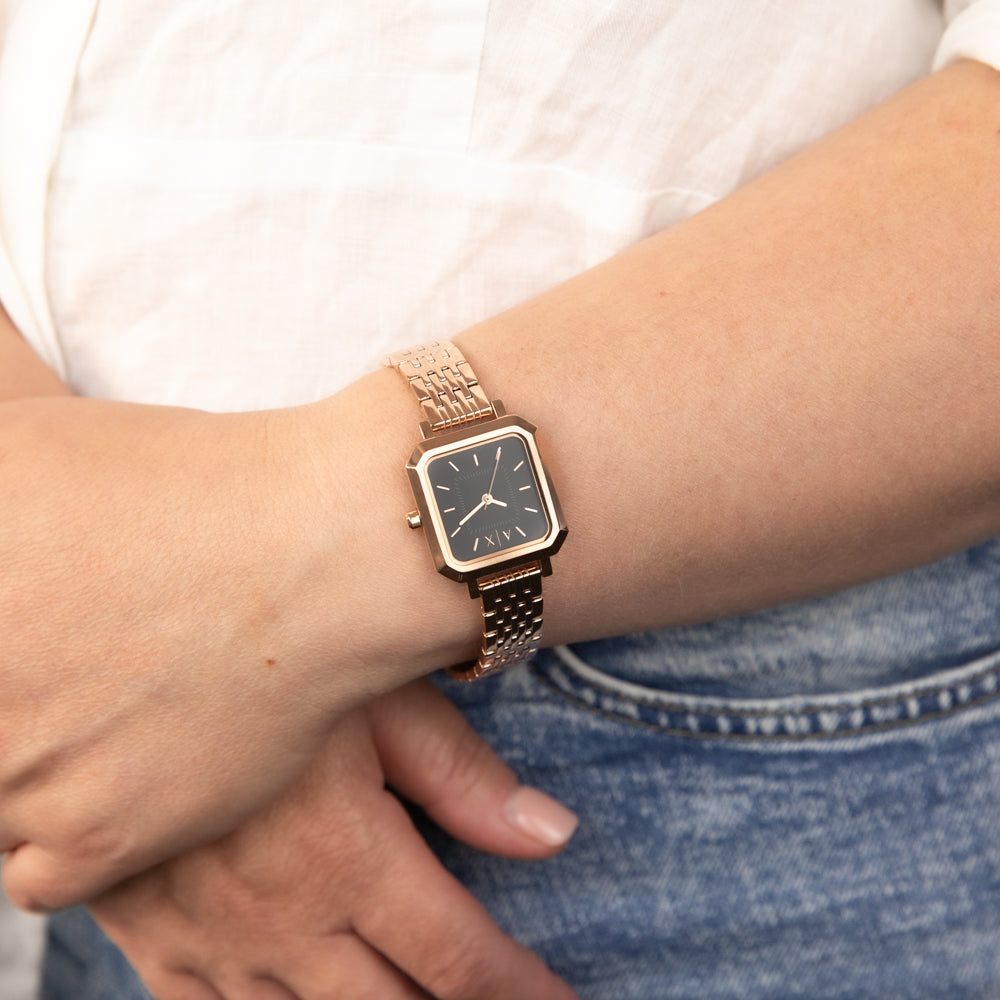 Stylish Armani Exchange Leila Watch AX5729 with Quartz Movement