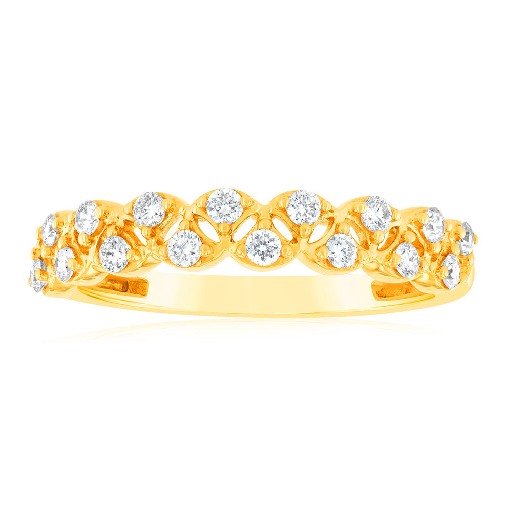 Stunning 9ct Yellow Gold Dress Ring Featuring a 1/4 Carat Luminescent Lab - Grown Diamond