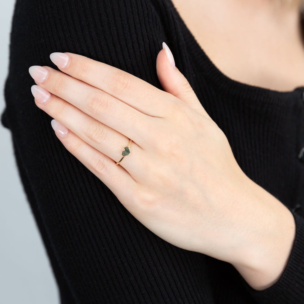 Exquisite 9 Carat Yellow Gold Ring in Heart Shape for Ring Lovers