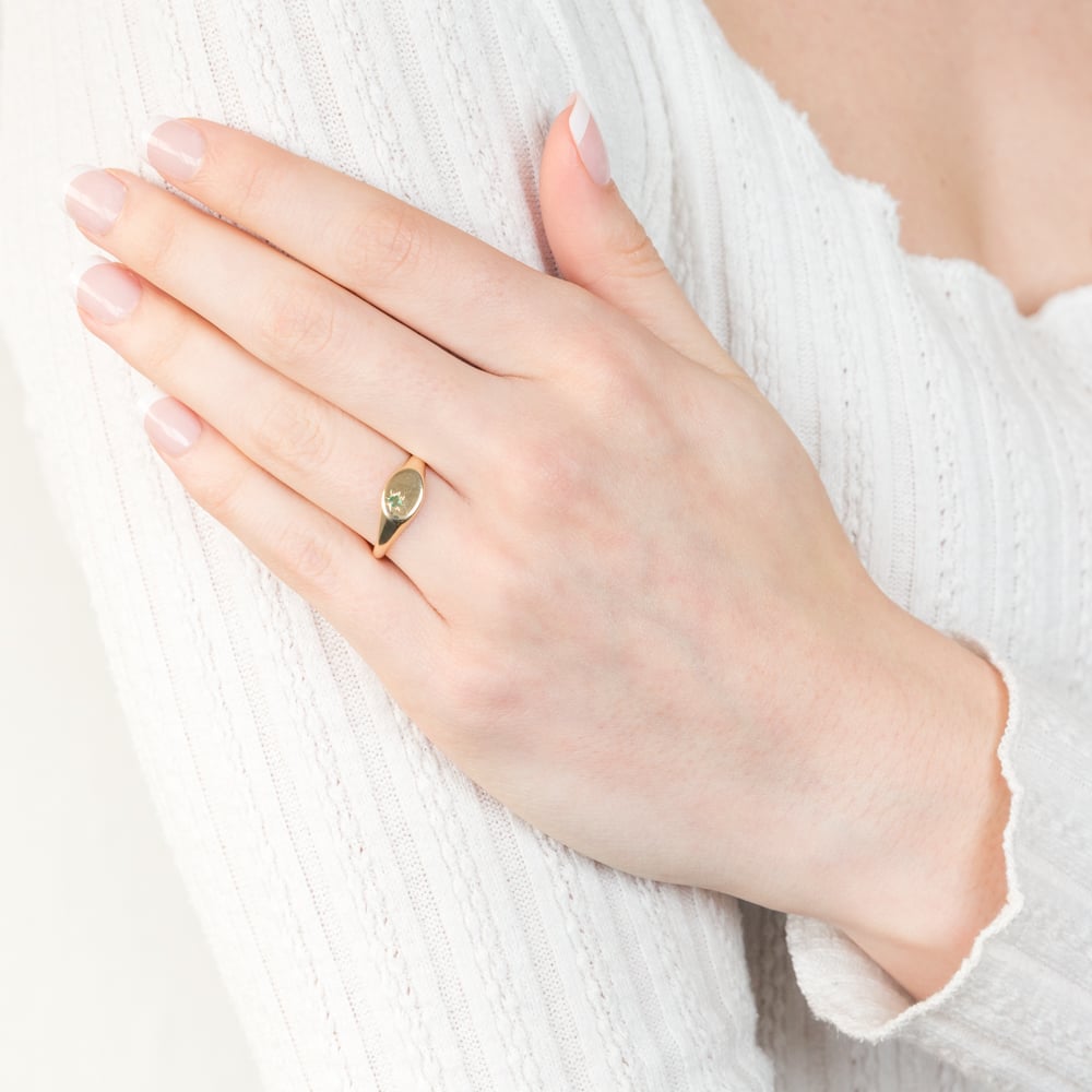 Stunning 9ct Yellow Gold Ring with 1.75mm Natural Emerald Gemstone
