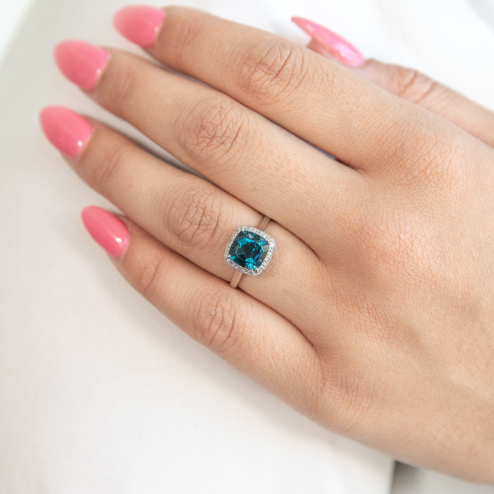 Exquisite 9ct White Gold Luxury Ring Featuring 2.70ct London Blue Topaz and Shimmering Diamonds