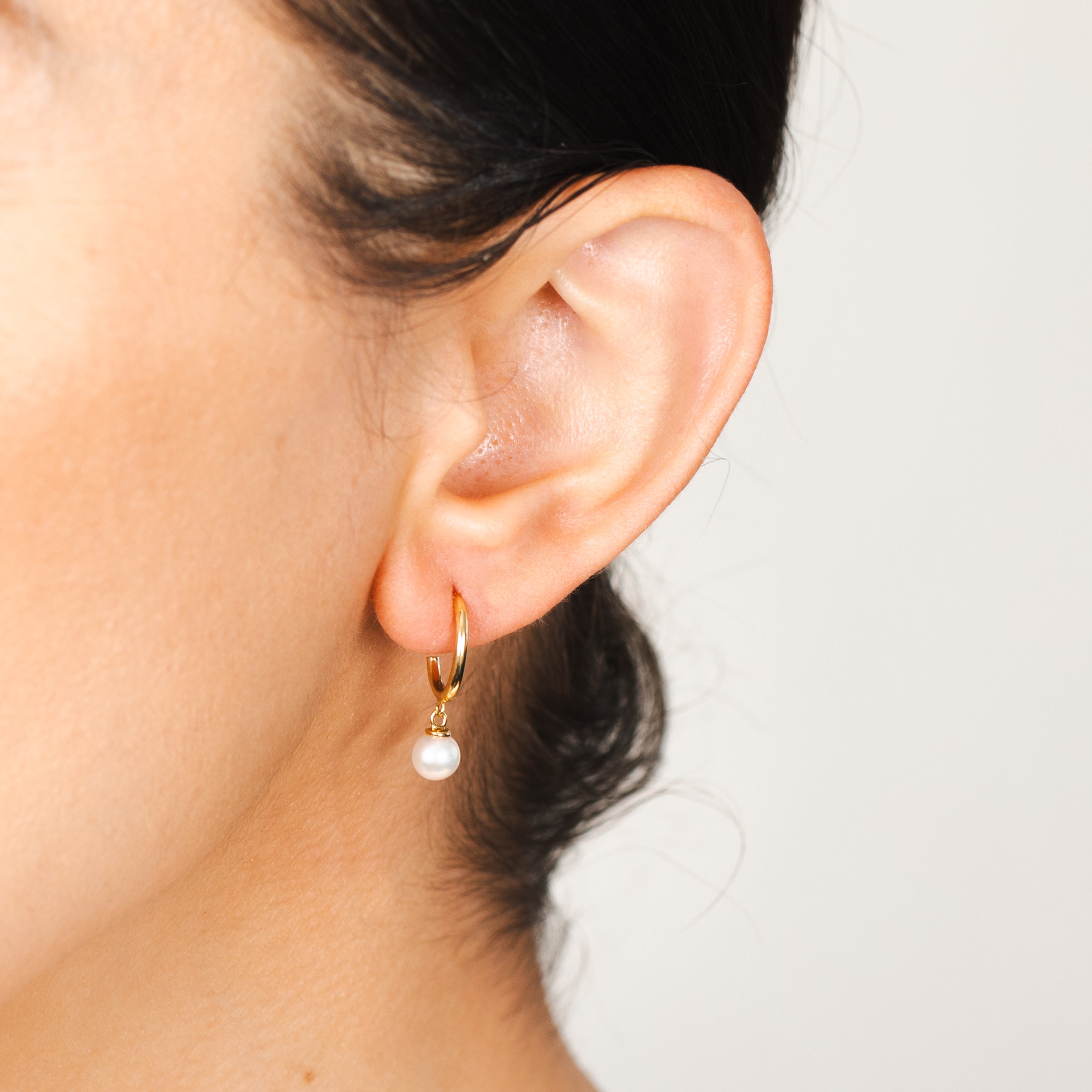 Gorgeous 9ct Yellow Gold Freshwater Pearl 3/4 Hoop Earrings
