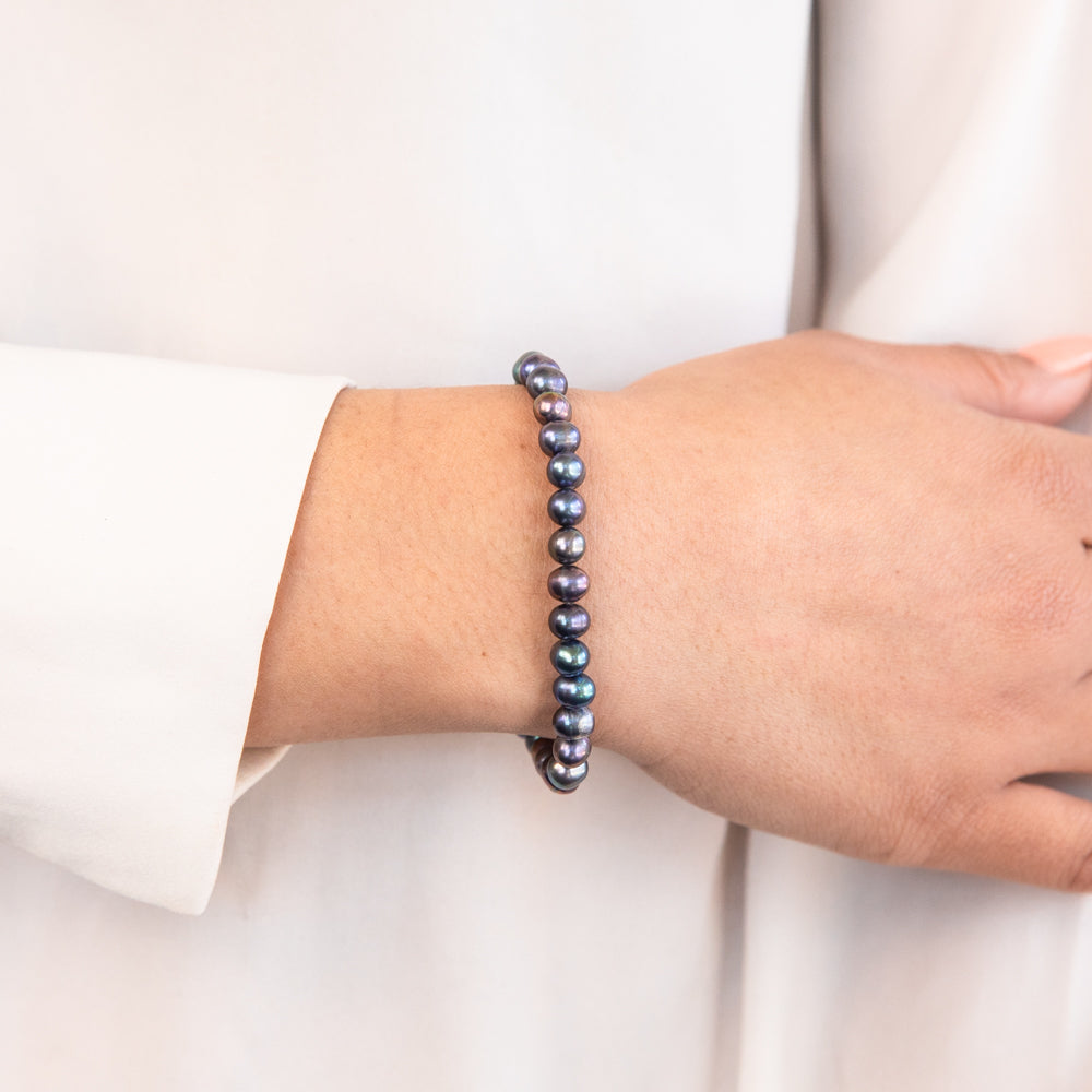 Exquisite 18cm Black Freshwater Pearl Stretch Bracelet for a Distinctive Look