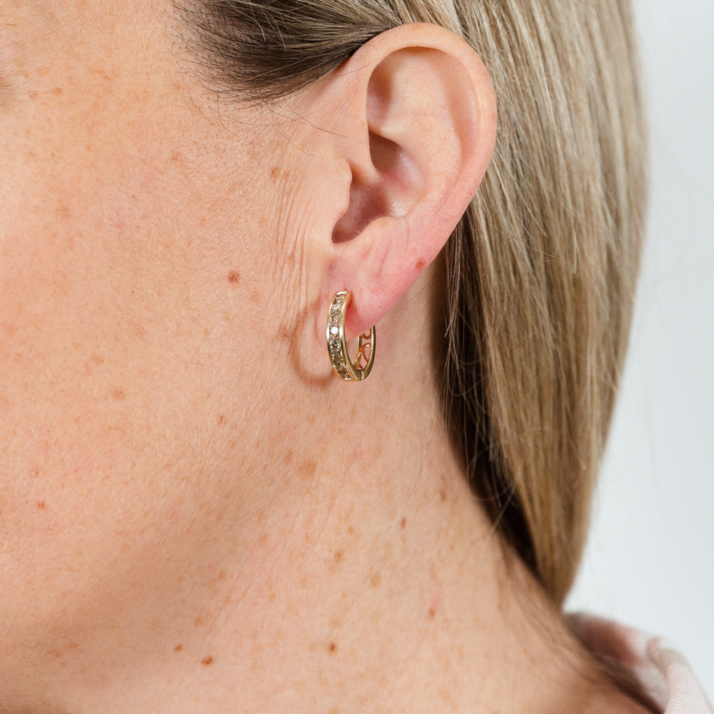Exquisite 9 Carat Yellow Gold 1 Carat Diamond Stud Earrings for Women's Elegant Jewelry Collection
