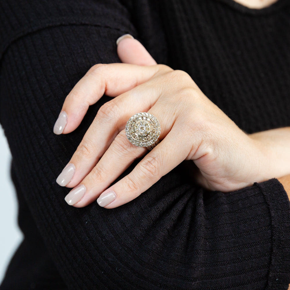 Exquisite 9ct Yellow Gold Three - Carat Diamond Ring Adorned with Brilliant and Tapered Baguette - Cut Diamonds