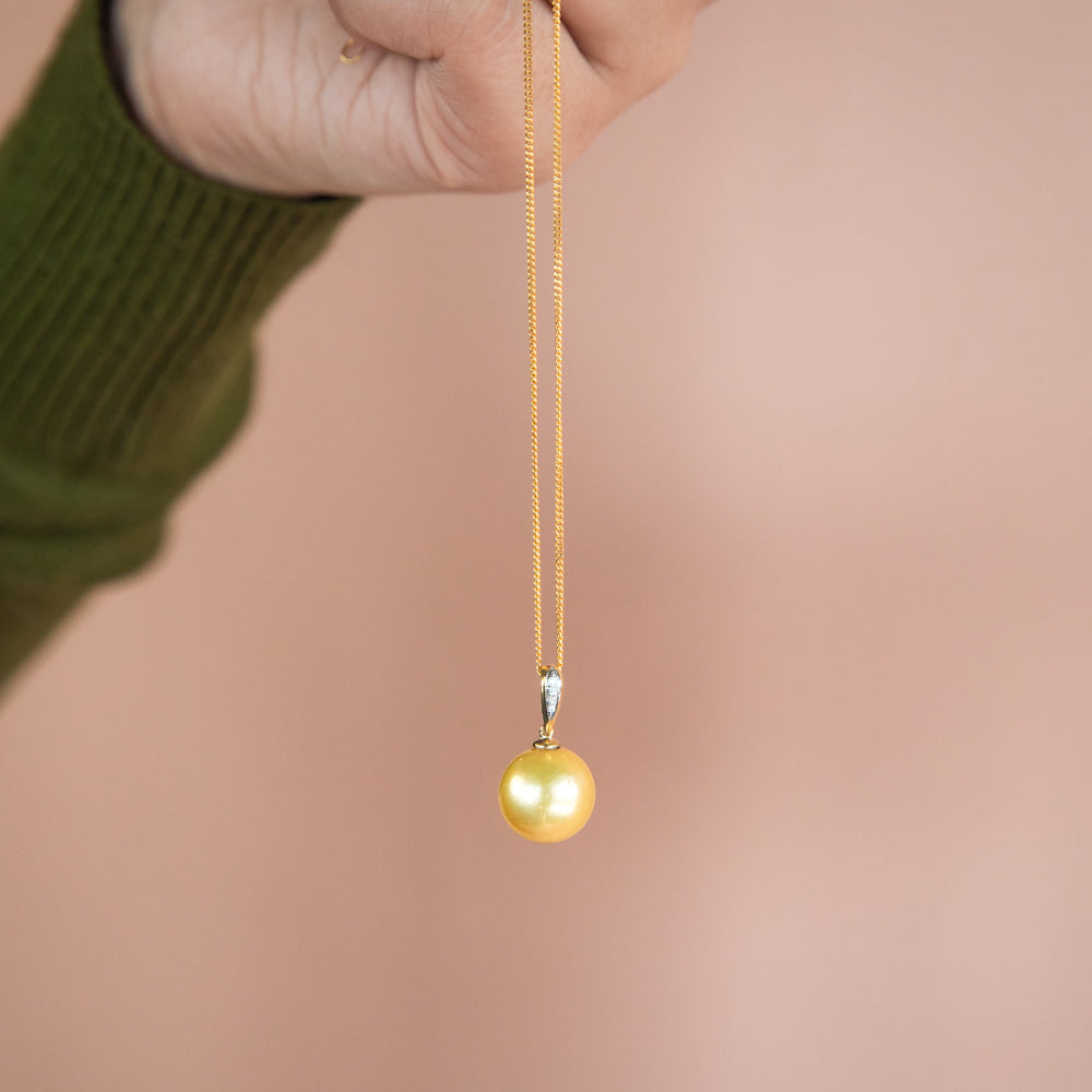 Exquisite Bella 9ct Yellow Gold South Sea Golden Pearl Pendant with a 45cm Chain for Elegant Wear