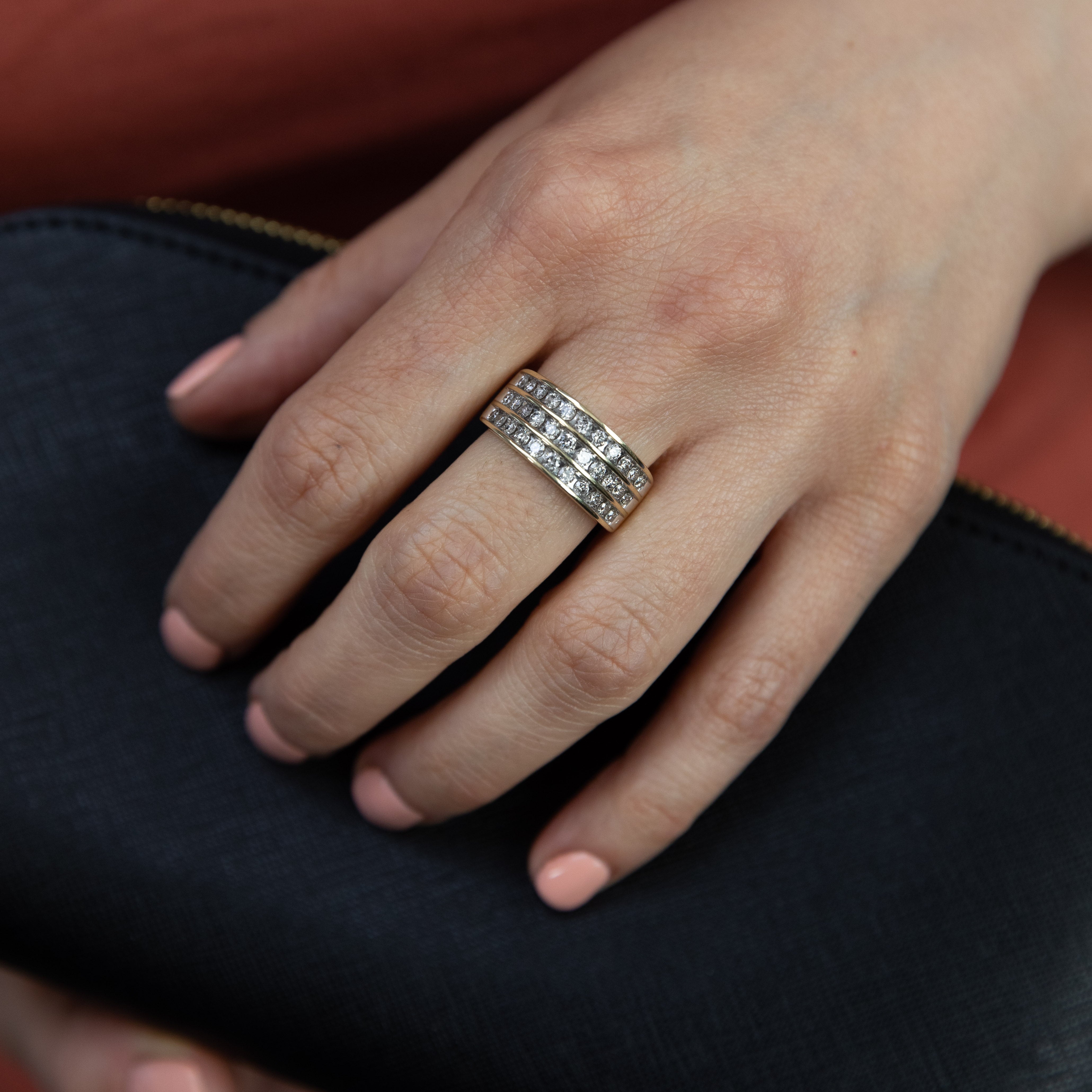 Exquisite 10ct Yellow Gold Ring with 1 Carat Diamond