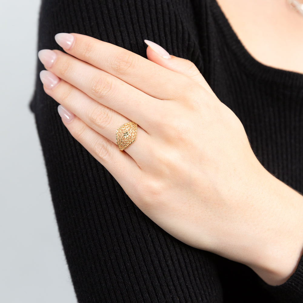 Alluring 9ct Yellow Gold Ring for Women - A Stunning Jewelry Piece