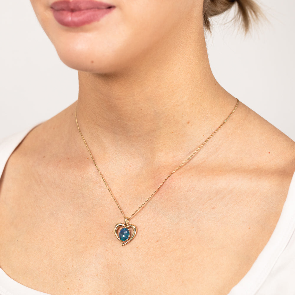 Exquisite 9ct Yellow Gold Oval Triplet Opal Heart-Shaped Pendant for Jewelry Lovers