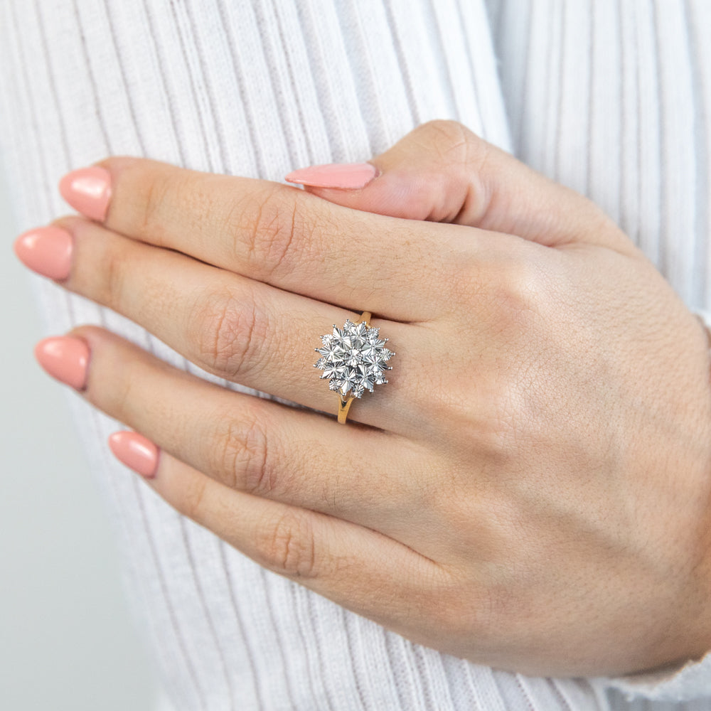 Exquisite 9ct Yellow Gold Ring Adorned with 19 Brilliant Diamonds