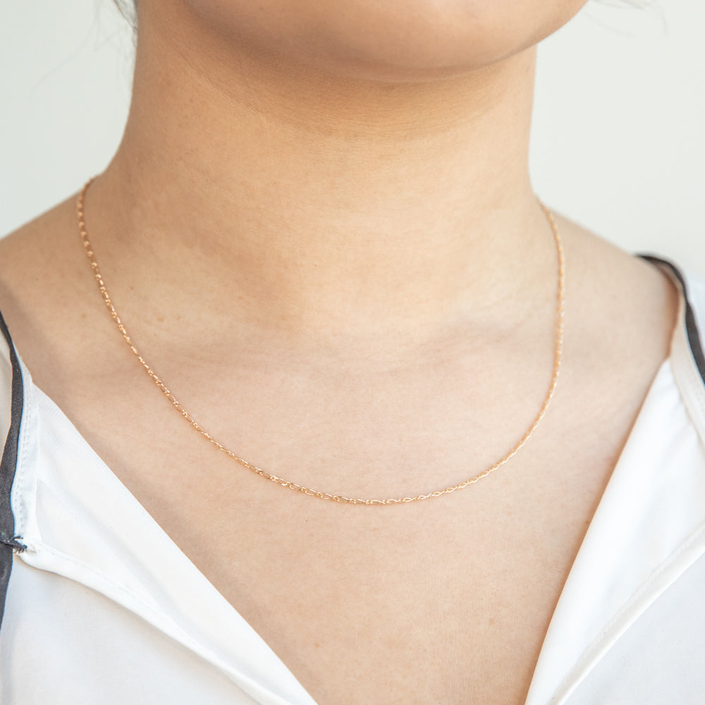 9ct Yellow Gold 40 Gauge 1:1 Figaro Style Necklace Chain Measuring 46cm for Everyday Wear