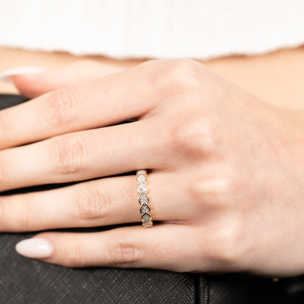 Stunning 9ct Yellow Gold Lab - Grown Luminescent Ring with 28 Sparkling Diamonds