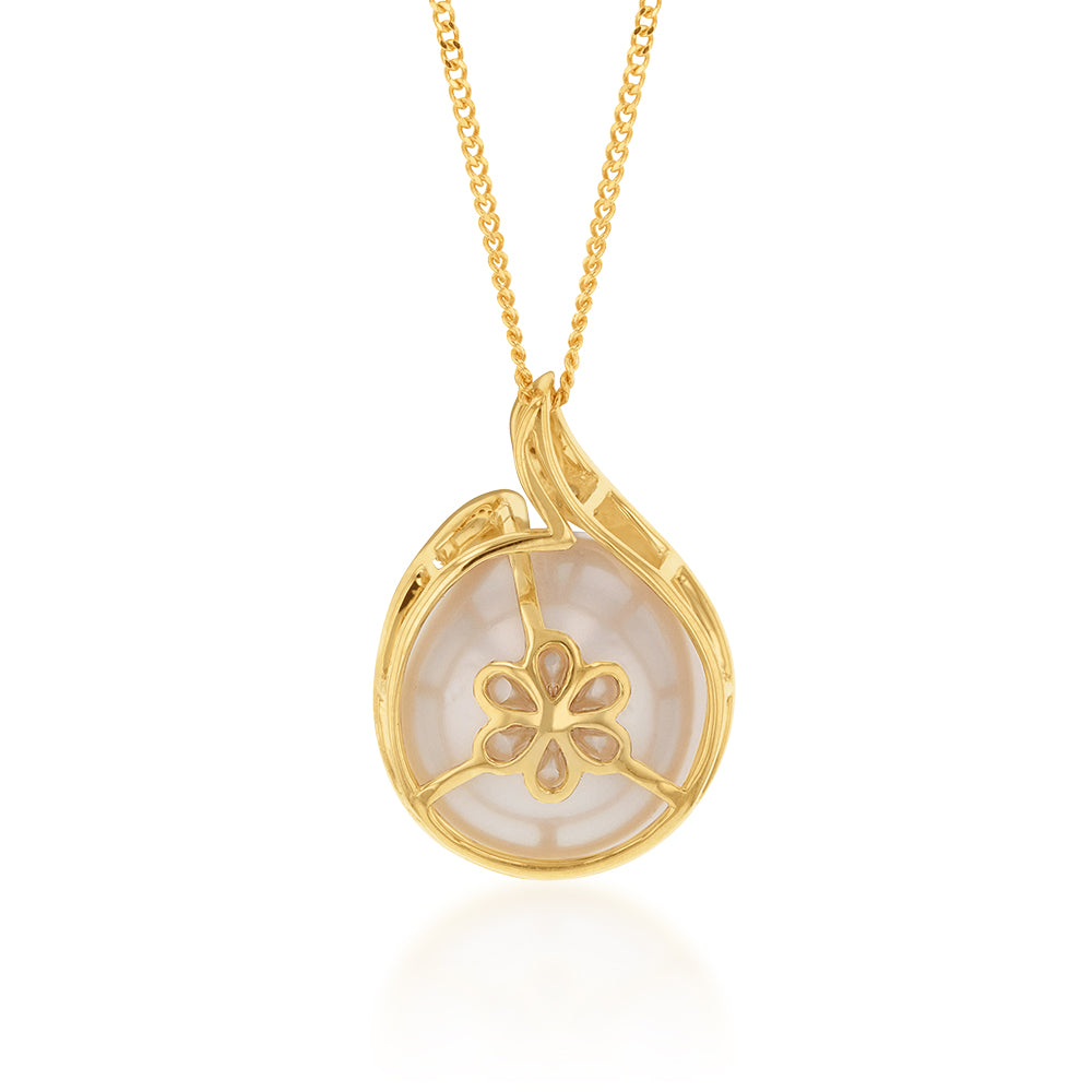 Exquisite 9ct Yellow Gold Pendant with Golden Pearl and Sparkling Diamonds