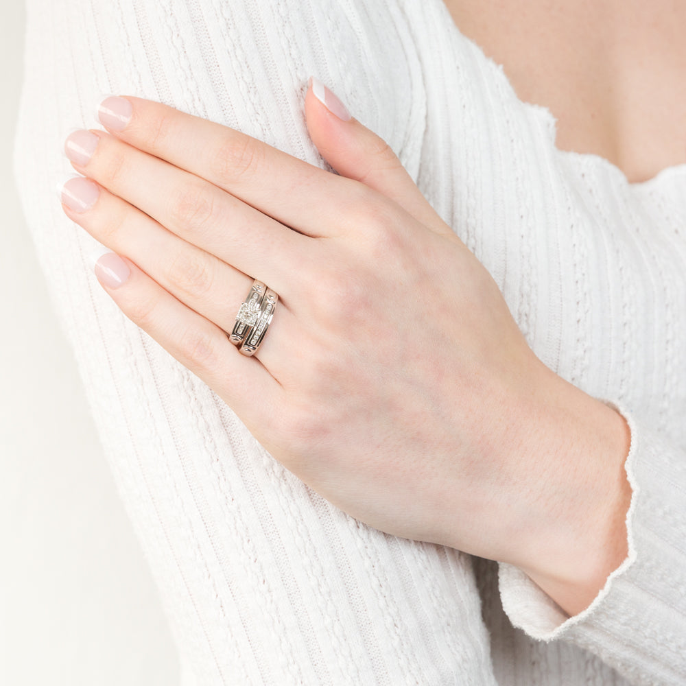 Stunning 9ct White Gold Ring with 1/3 Carat Diamond and 23 Brilliantly Cut Diamonds
